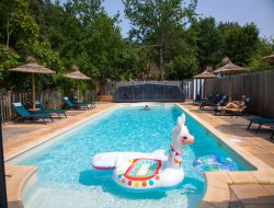 Holiday accommodations with pool near Sarlat in Dorodgne. near Gourdon