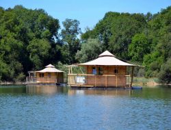 Location d'hbergements insolites en Mayenne.