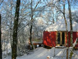 Sauveterre la Lemance Week end dans une yourte mongole dans le Lot.