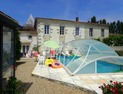 Meursac Grand gite avec piscine en Charente Maritime