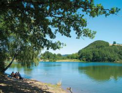 Canet de Salars Camping avec piscine chauffe dans l'Aveyron.