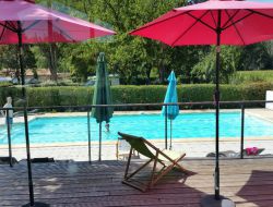 Sauveterre la Lemance Camping dans les vignobles du Lot