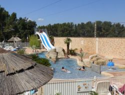 Logement 2  6 personnes  10 km* de Chateauneuf de Gadagne