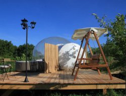 Unusual accommodation with jacuzzi in the Quercy. near Montbarla