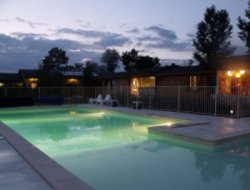 Svrac le Chateau Camping mobilhomes en location dans l'Aveyron.