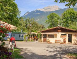 Camping ** Le Verger Fleuri en Haute Savoie 20200