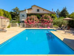 Junas Gte avec piscine a louer dans l'Hrault