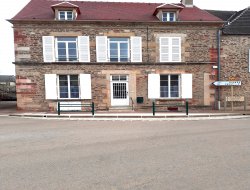 Larges holiday cottage in Yonne, Burgundy. near Semur en Auxois