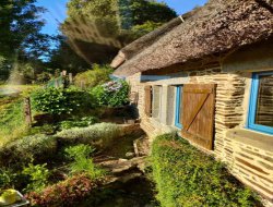 Rent authentic thatched cottage in Normandy near Villedieu les Poles