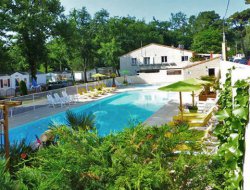 Holiday rentals with pool in Charente Maritime. near Meschers sur Gironde