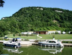 Huanne Montmartin Locations vacances en camping dans le Jura.  