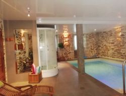 Holiday home with pool and jacuzzi in Auvergne near Laroquebrou