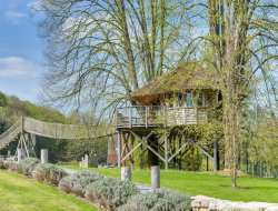 Huanne Montmartin Cabanes perches avec jacuzzi dans le Doubs