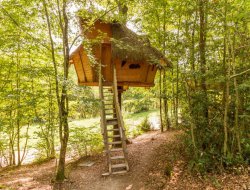 Unusual stay in perched huts in Loire Valley