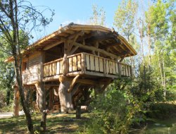 Perched hut with jacuzzi near Troyes in Aube, France. near Lasson