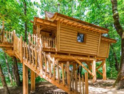 Perched huts with jacuzzi in the Lot et Garonne. near Clermont Dessous