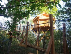 Holidays in a perched hut in Dordogne, Aquitaine. near Prigueux