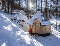 Guillestre Location de kotas finlandais dans les Hautes Alpes.