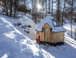 Holidays in a Finnish kota in the Hautes Alpes near Orcires