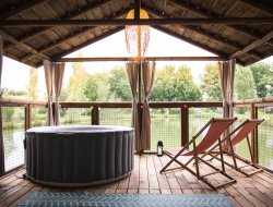 Holiday rental with jacuzzi in the Gers, Midi Pyrenees. near Lamaguère