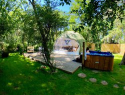 Lorris Dme transparent avec jacuzzi dans le Loiret