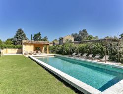 Aramon Grand gîte avec piscine chauffée en Provence