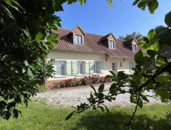 Large holiday cottage in the Somme Bay, Picardy near Vacqueriette Erquierres