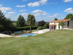 Holiday cottage with pool in Dordogne, Aquitaine. near Saint Felix de Bourdeilles