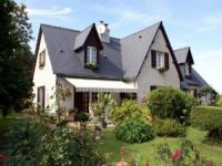 B & B with pool close to Loire Castle near Allonnes