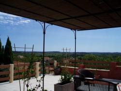 Apartement and guest rooms in Neffies near Saint Saturnin de Lucian