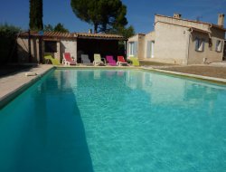 Holiday villa with pool in the Vaucluse near Caseneuve