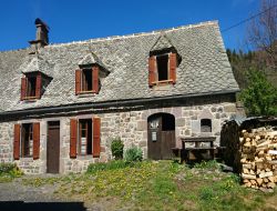 Holiday cottage close to Auvergne volcanoes near Fontanges